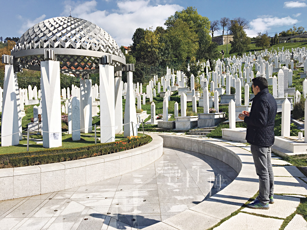 Aliya İzzetbegoviç Anit mezar Saray Bosna